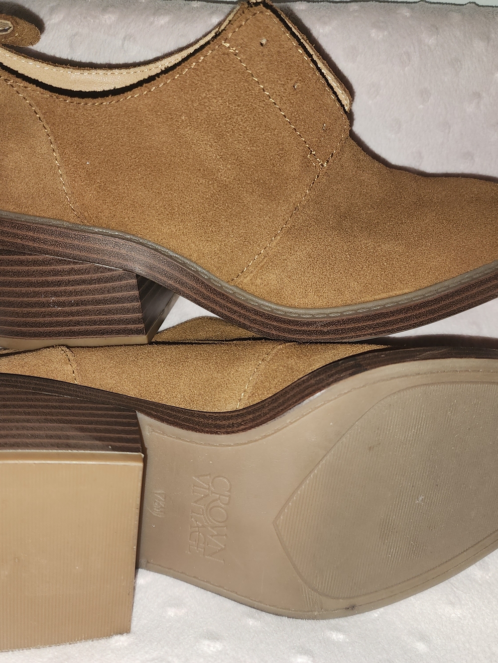 Crown Vintage Tan Suede Stacked Heel Booties Womens 7 1/2